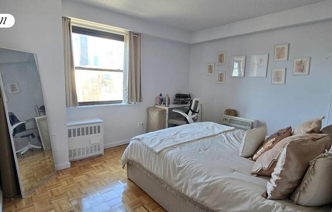 3 beds, 1.5 baths, $8,350, Unit 14G