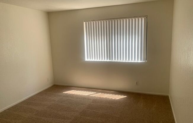 GREAT GATED COMMUNITY 2 BEDROOM -2 BATH -LOCATED CENTRALLY!!!