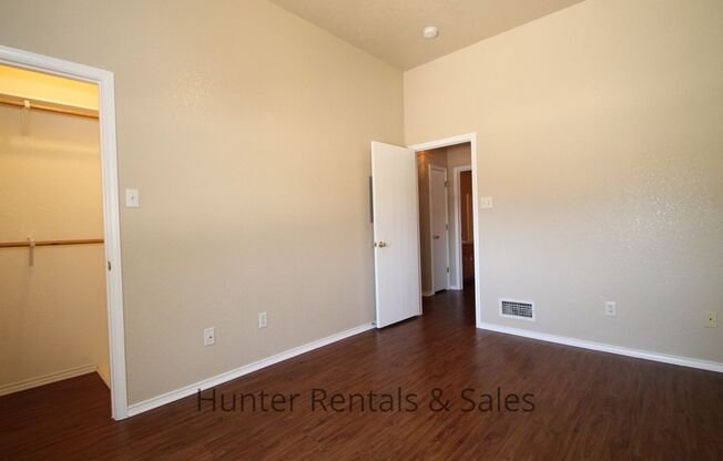 2 beds, 1.5 baths, $850, Unit Unit B