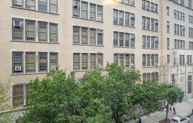 354 W 18 ST