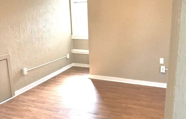 Studio, 1 bath, $795, Unit 33
