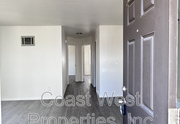 2121 REED AVE