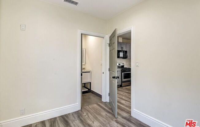 1 bed, 1 bath, 360 sqft, $1,900