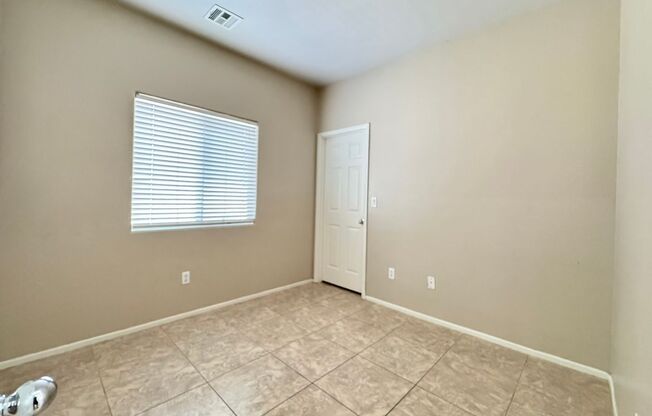 Move-In Ready!! 3640 Carisbrook Dr / 2 Story Home. 3 Bed, 3 Bath w/ 2 Car Garage