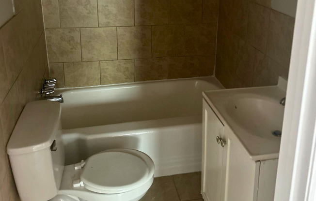 Freshly Renovated 2-Bedroom apartment! - HALF OF YOUR FIRST MONTH FREE!