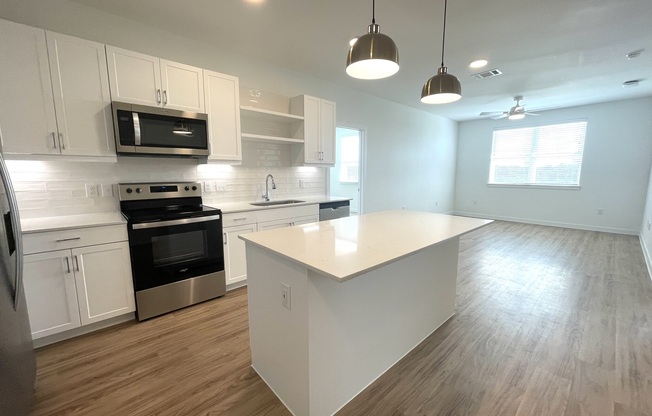 7733 BURLESON RD