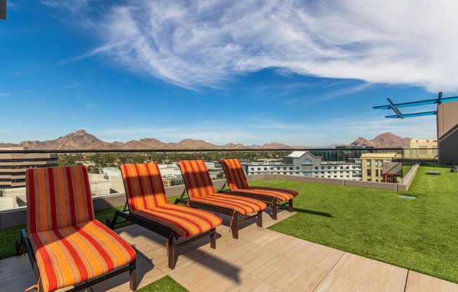 2 beds, 2 baths, $2,100, Unit # 523