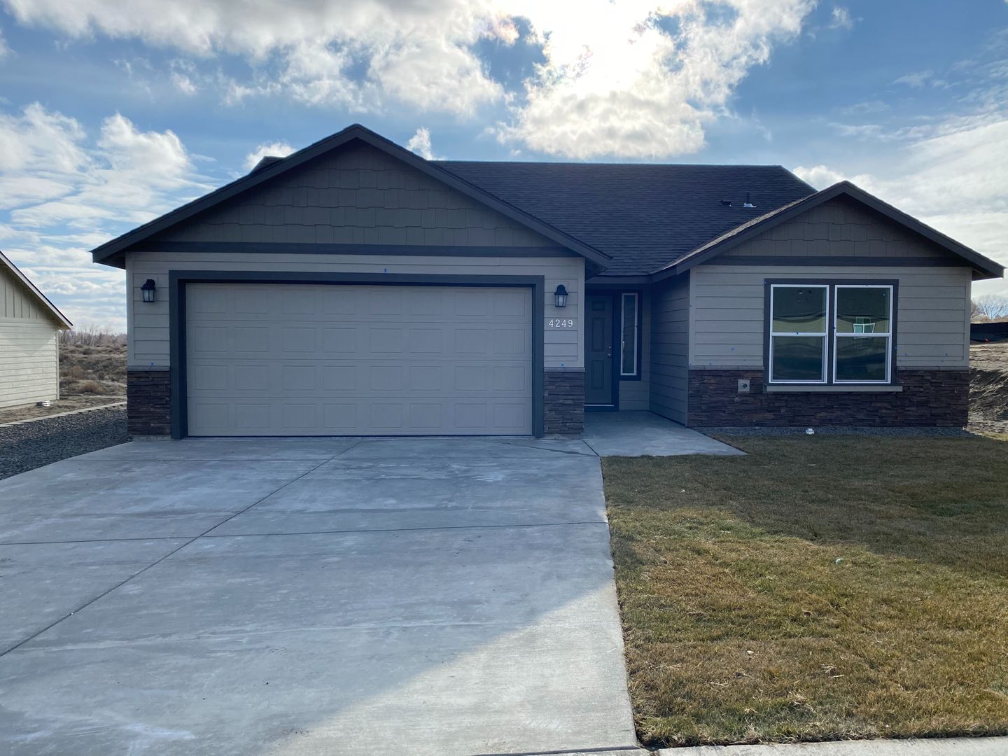 Brand new Edgewood Home in Sagecrest Development! Available Now!