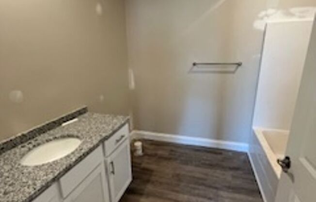 2 beds, 1 bath, 950 sqft, $1,000, Unit 214