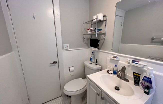 Studio, 1 bath, 300 sqft, $1,495, Unit Unit 211
