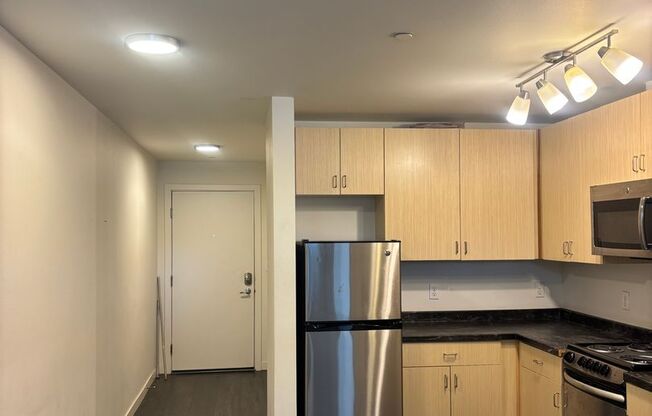 2 beds, 1 bath, 574 sqft, $1,795, Unit 305