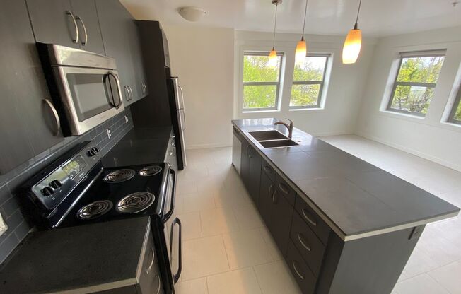 2 beds, 2 baths, 983 sqft, $2,129, Unit 404