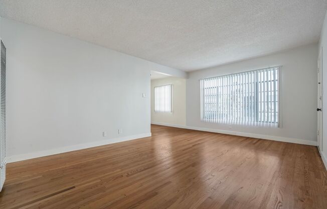 2 beds, 1 bath, $2,595, Unit 386211