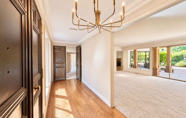 Elegant Windermere Home with Spacious Living, Private Courtyard & Lake Washington Proximity