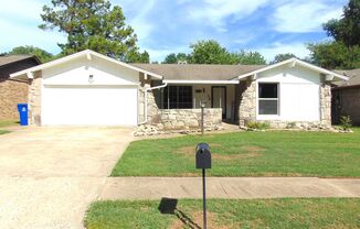 Spacious home in Broken Arrow!