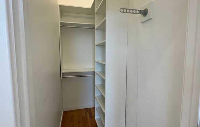 2 beds, 1 bath, 9,999 sqft, $2,250, Unit 64-403