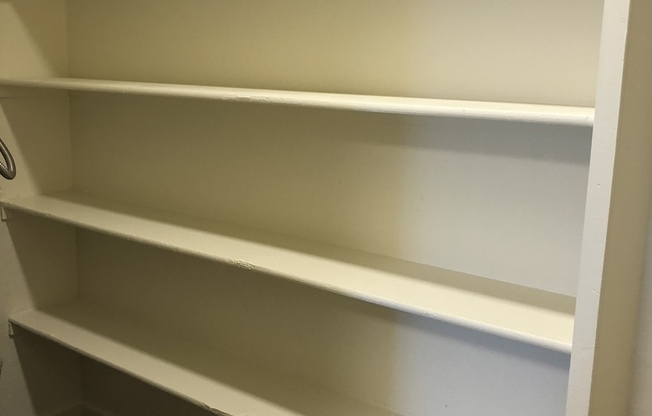 2 beds, 1 bath, 950 sqft, $1,225, Unit 208