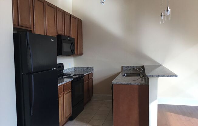 2 beds, 2 baths, 930 sqft, $1,985, Unit 303