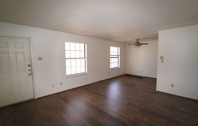 2 beds, 1 bath, $995, Unit Apt. 14