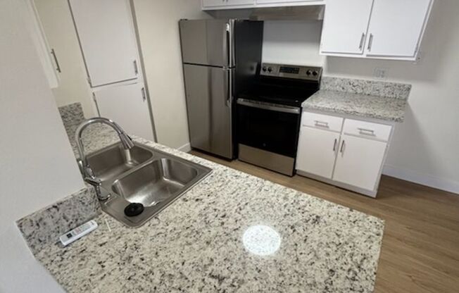 2 beds, 1 bath, 850 sqft, $2,200, Unit 6