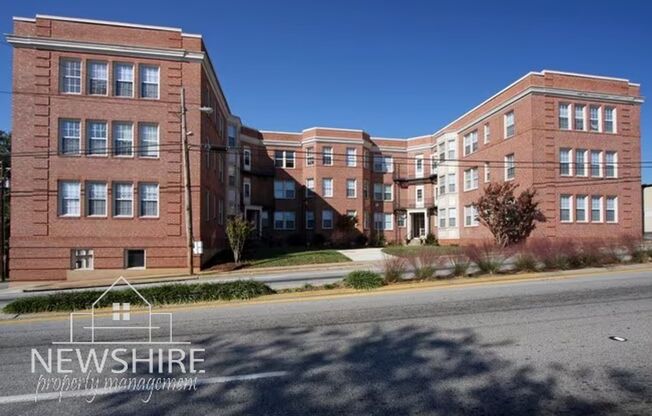 1 bed, 1 bath, 800 sqft, $1,150, Unit B