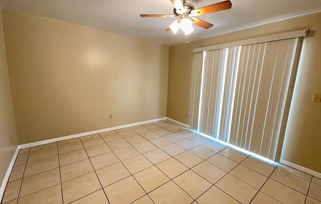 2 beds, 1 bath, 900 sqft, $1,100, Unit 118A NE 41 PL