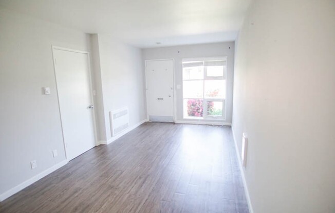 John's Landing: Mid-Century Studio w/ Walk-Through Closet!