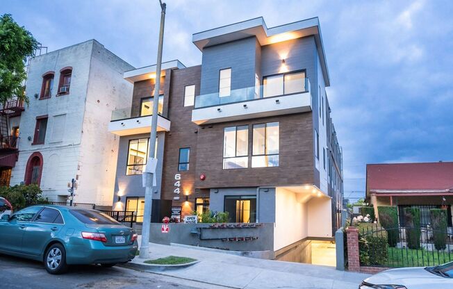 Come home to these New Modern Townhouse!