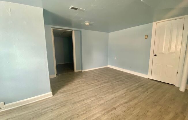 1 bed, 1 bath, $955, Unit 7 Old Dorwart