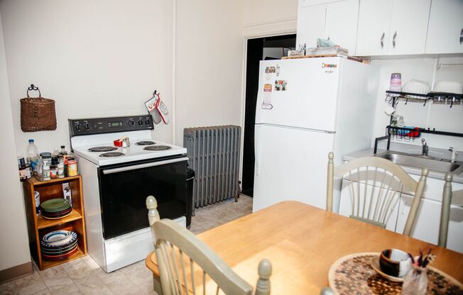 2 beds, 1 bath, $1,150, Unit #102