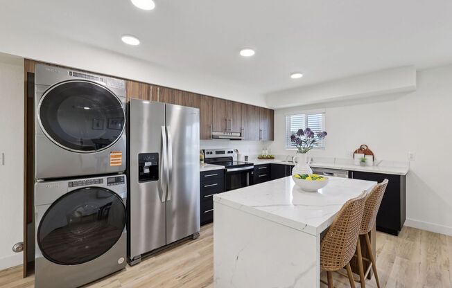 2 beds, 2 baths, 975 sqft, $2,874, Unit 107