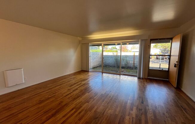 2 beds, 1 bath, $1,750, Unit Unit S