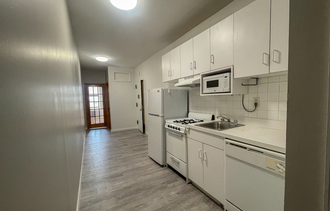 3 beds, 1 bath, $4,175, Unit 2