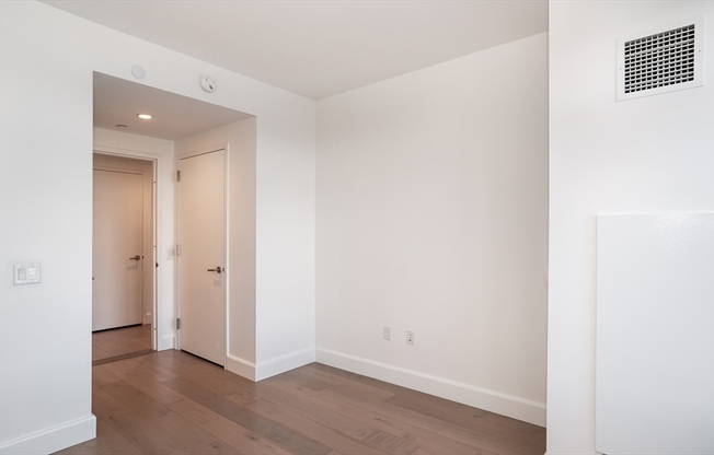 1 bed, 1 bath, 786 sqft, $4,000, Unit 4-H