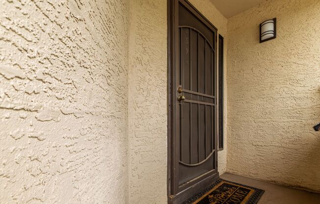 Luxurious Pool-View Condo in Scottsdale Village IV