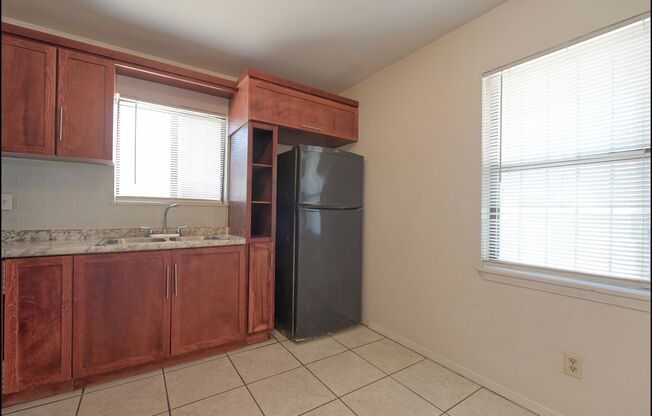 3 beds, 1 bath, $1,140