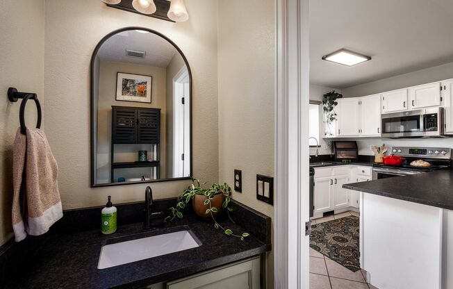 Stunning Townhome with Mountain Views in Ravencrest Condominiums!