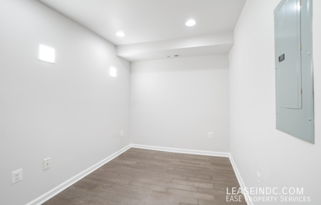 1223 16 ST NE