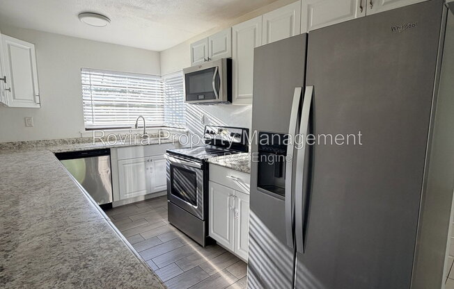 409 POINCIANA CIR