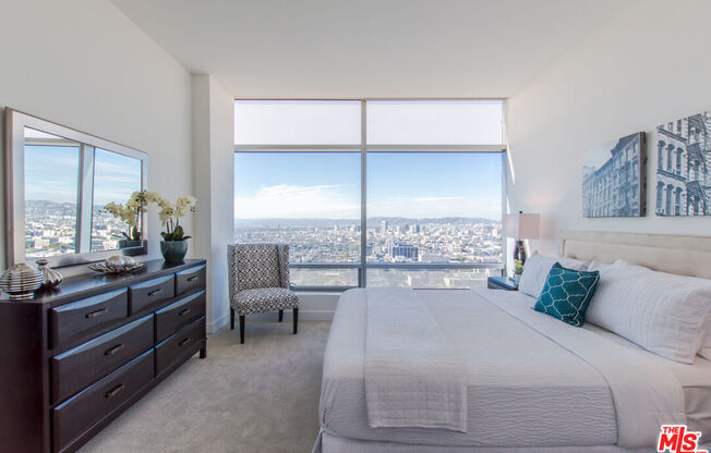 1 bed, 2 baths, 1,020 sqft, $5,500, Unit 31F