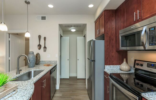 2 beds, 2 baths, 1,038 sqft, $1,920, Unit 2041