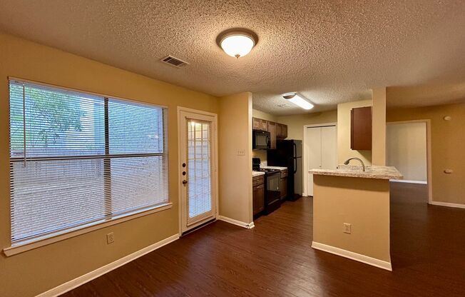 1 bed, 1 bath, 720 sqft, $1,225, Unit A