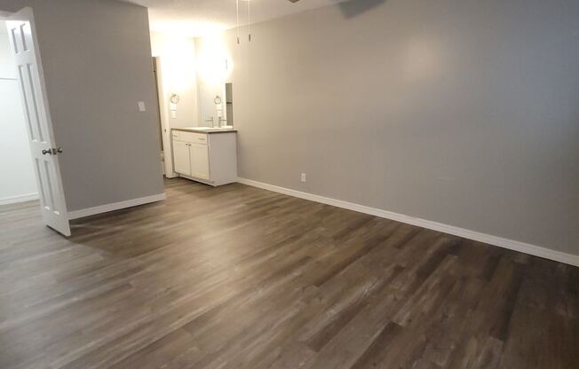 2 beds, 2 baths, 925 sqft, $1,300, Unit 122