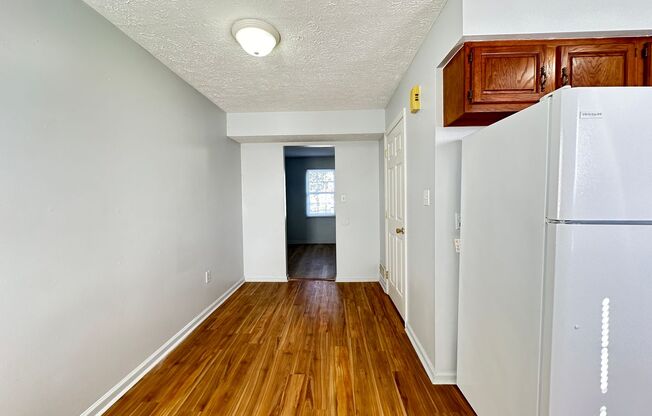 2 beds, 1.5 baths, $900, Unit 5