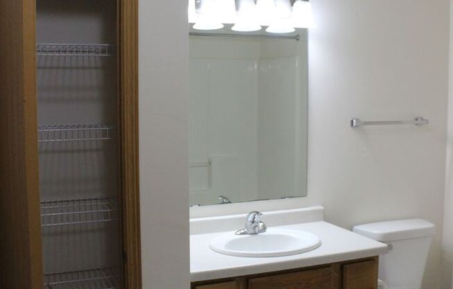 2 beds, 1 bath, 1,050 sqft, $1,149.99, Unit 154-01