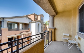 Spacious Spectrum 2 Bedroom Townhome with 2 Car Garage and Fitness Center!!!