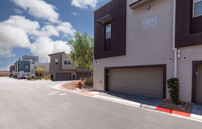 Fully furnished luxury townhome in Affinity/Summerlin