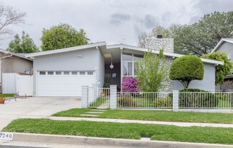 Spacious 3BR / 2BA Single-Story Pool Home in Granada Hills