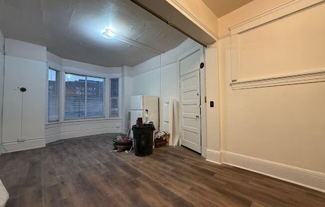 Studio, 1 bath, 422 sqft, $999, Unit 5