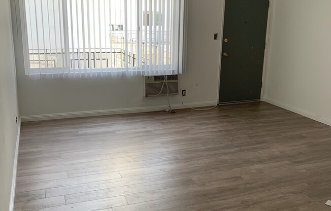 1 bed, 1 bath, 750 sqft, $2,050, Unit 14